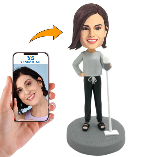 Handcraft Modern Female With Microphone Custom Bobbleheadss